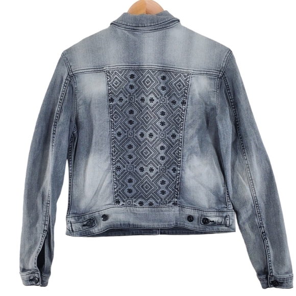 LuLaRoe Crop Jean Jacket M Gray Stretchy Denim Floral Embroidery Buttoned Fitted - Picture 4 of 13